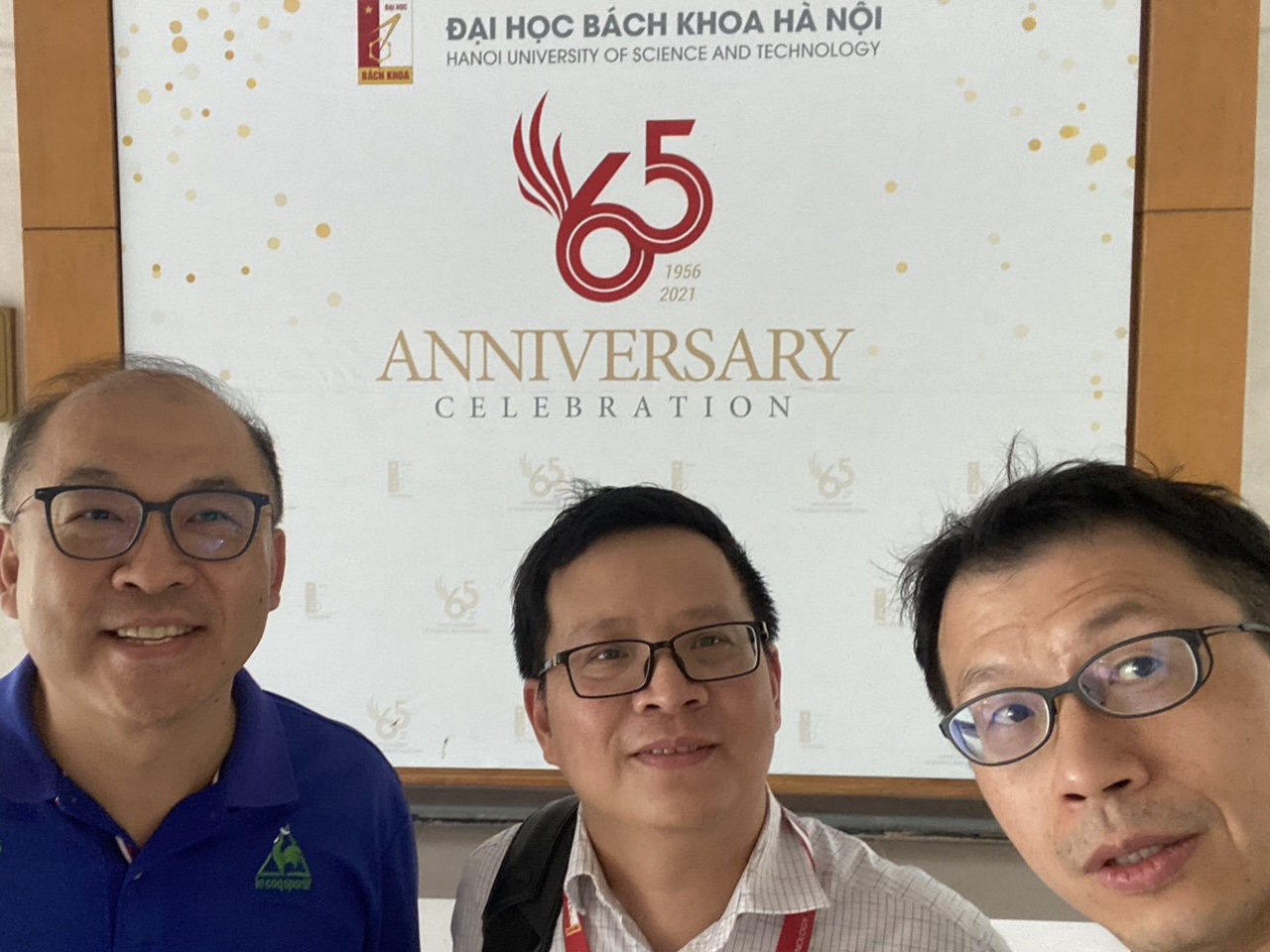 Prof. Viet Dung Nguyen 與本中心方旭偉教授自拍紀念。