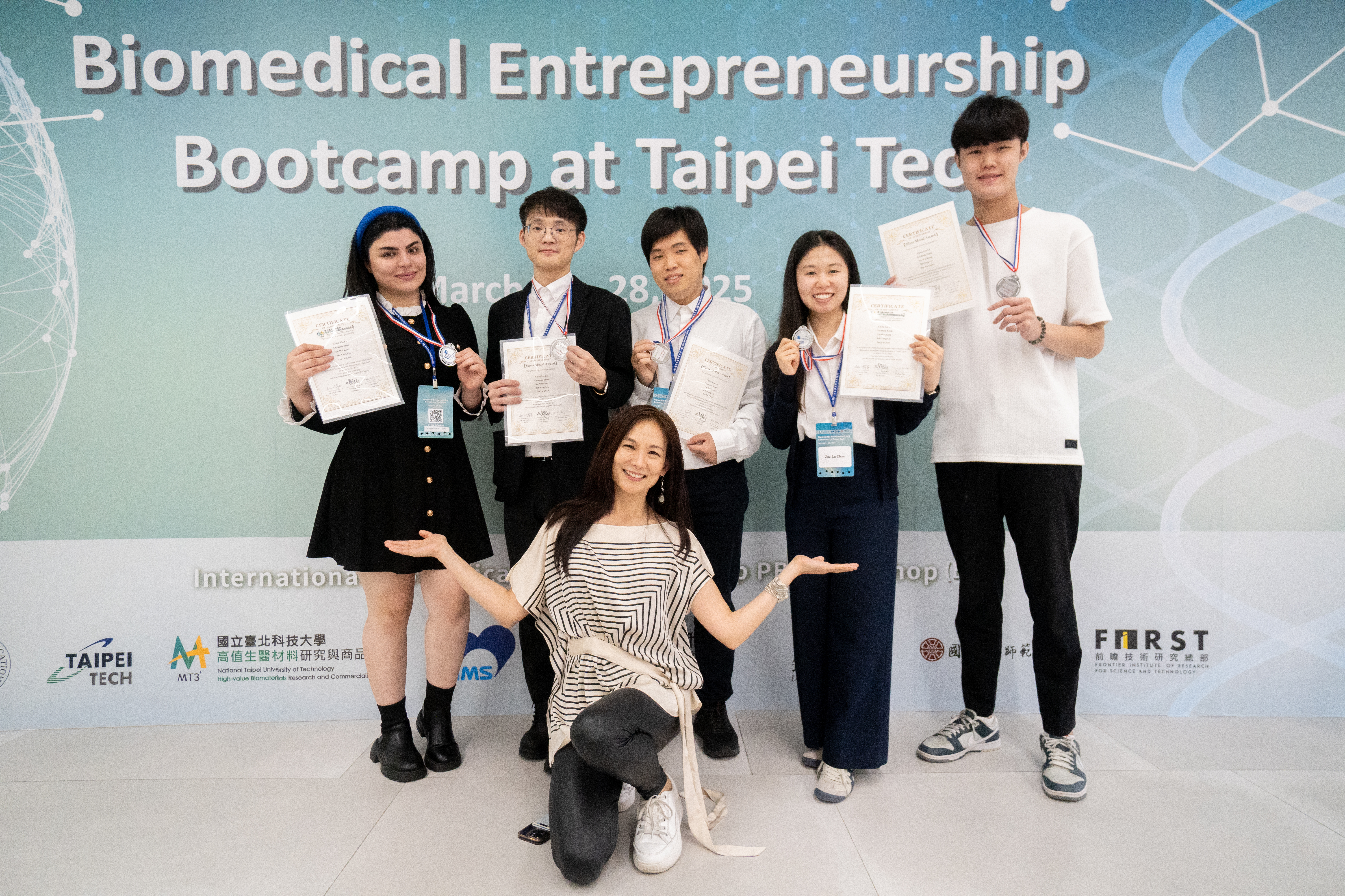 Group photo of the trainees and instructors at the end of the event 05