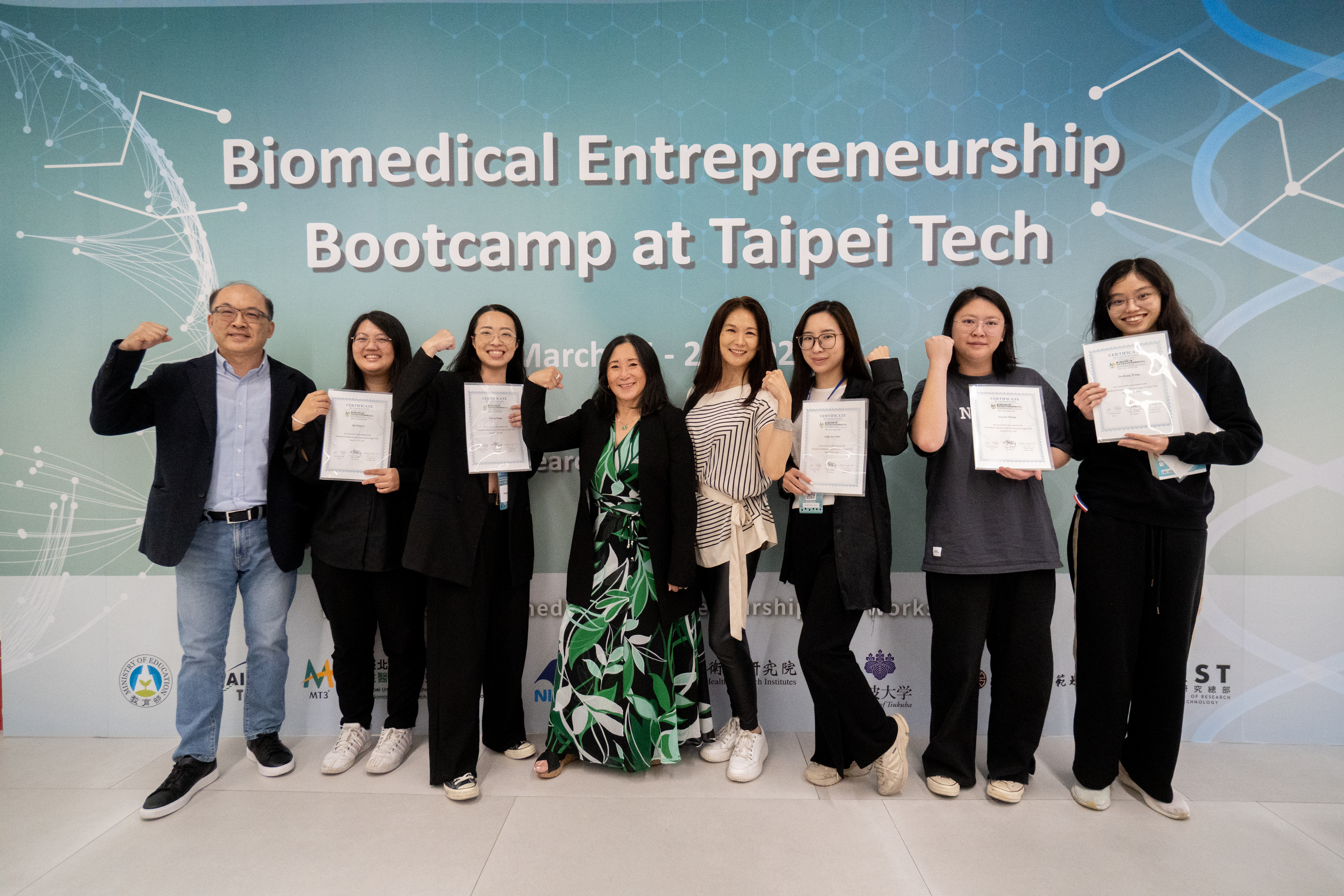 Group photo of the trainees and instructors at the end of the event 06