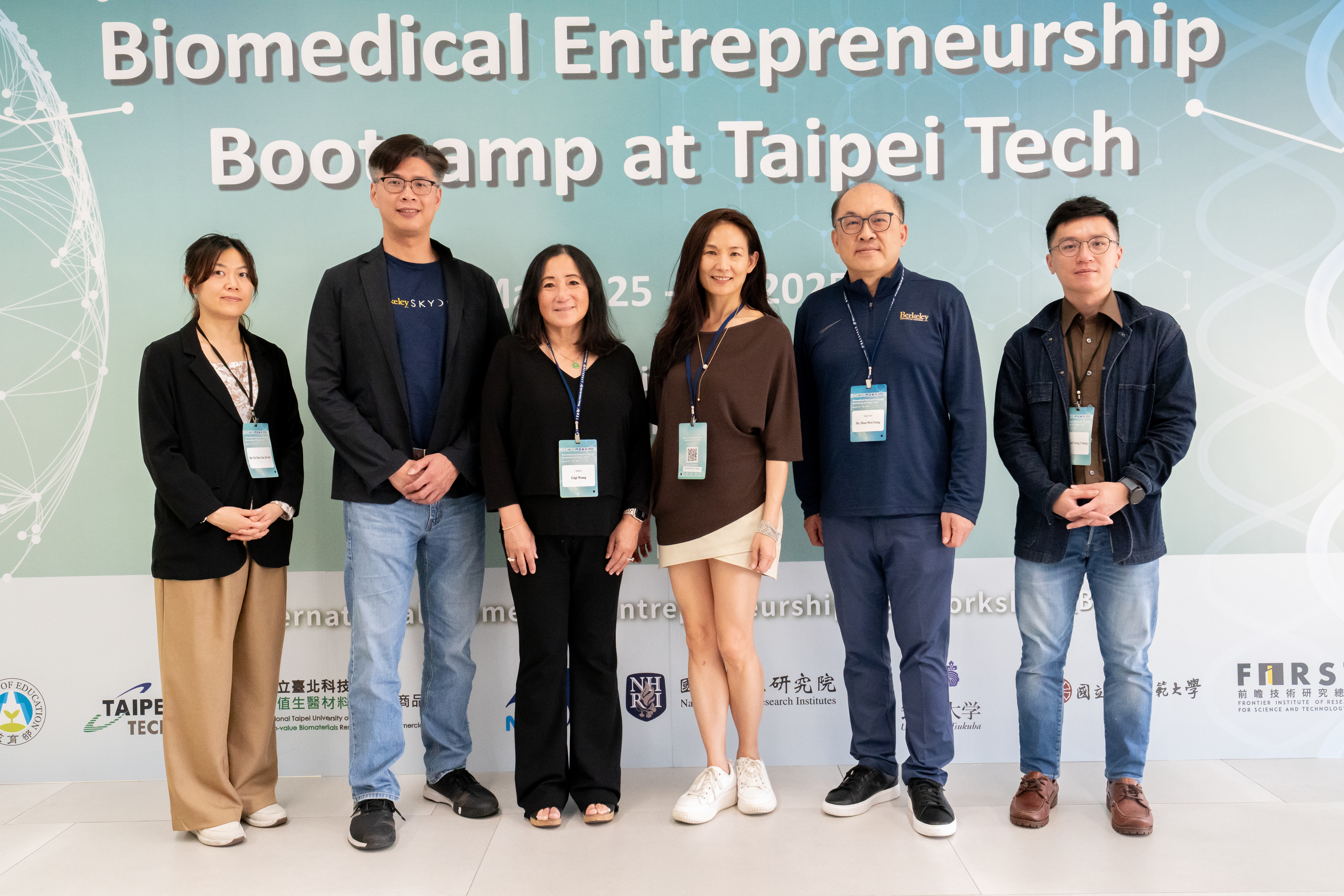 Group photo of the instructors and Center members 01