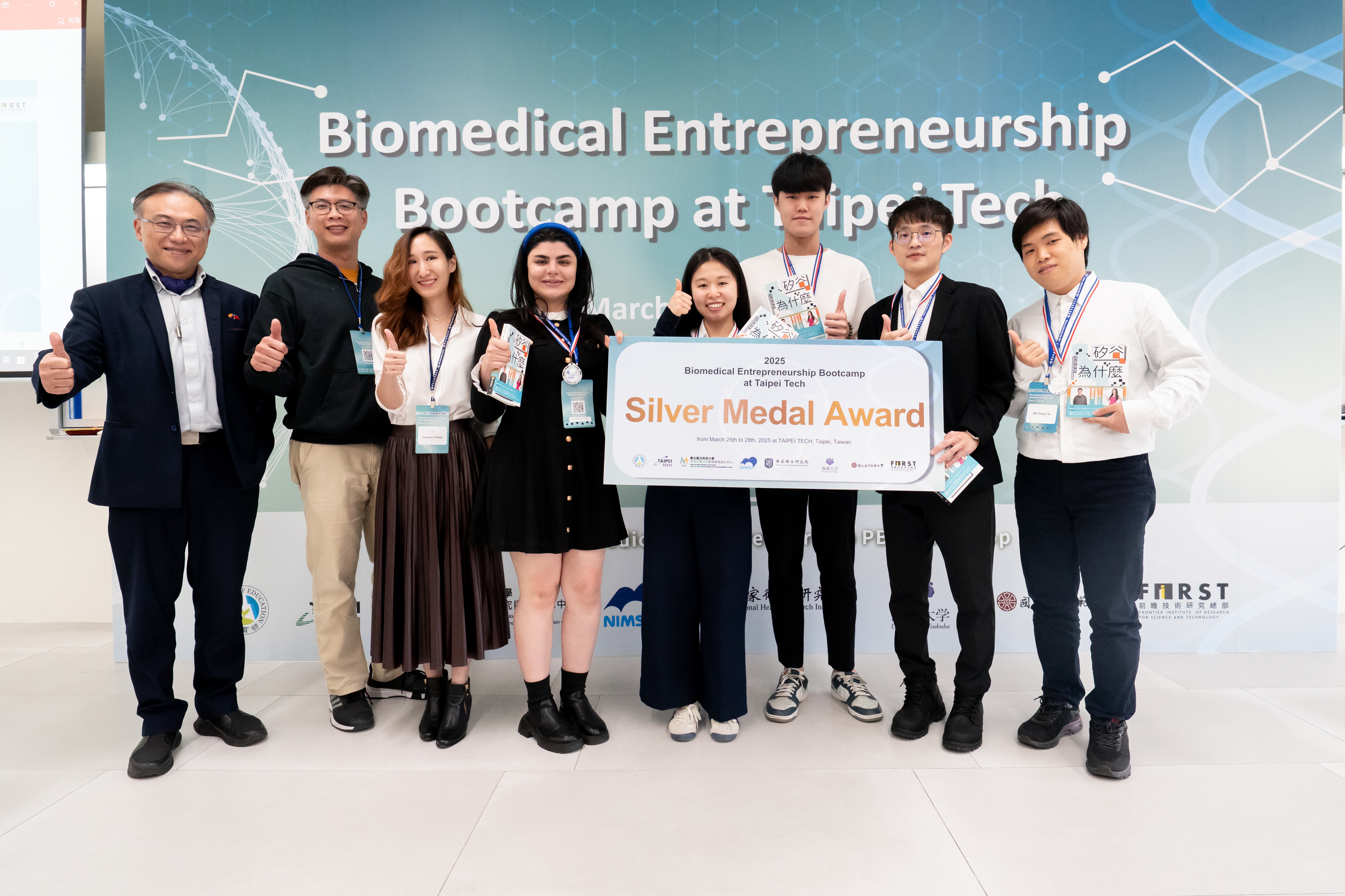 Sliver Medal Award of Team Seven Zih-Yang Lin , Chien-Lin Lu , Gardenia Esam , Zoe Lu Chau , Yu-Wei Kung