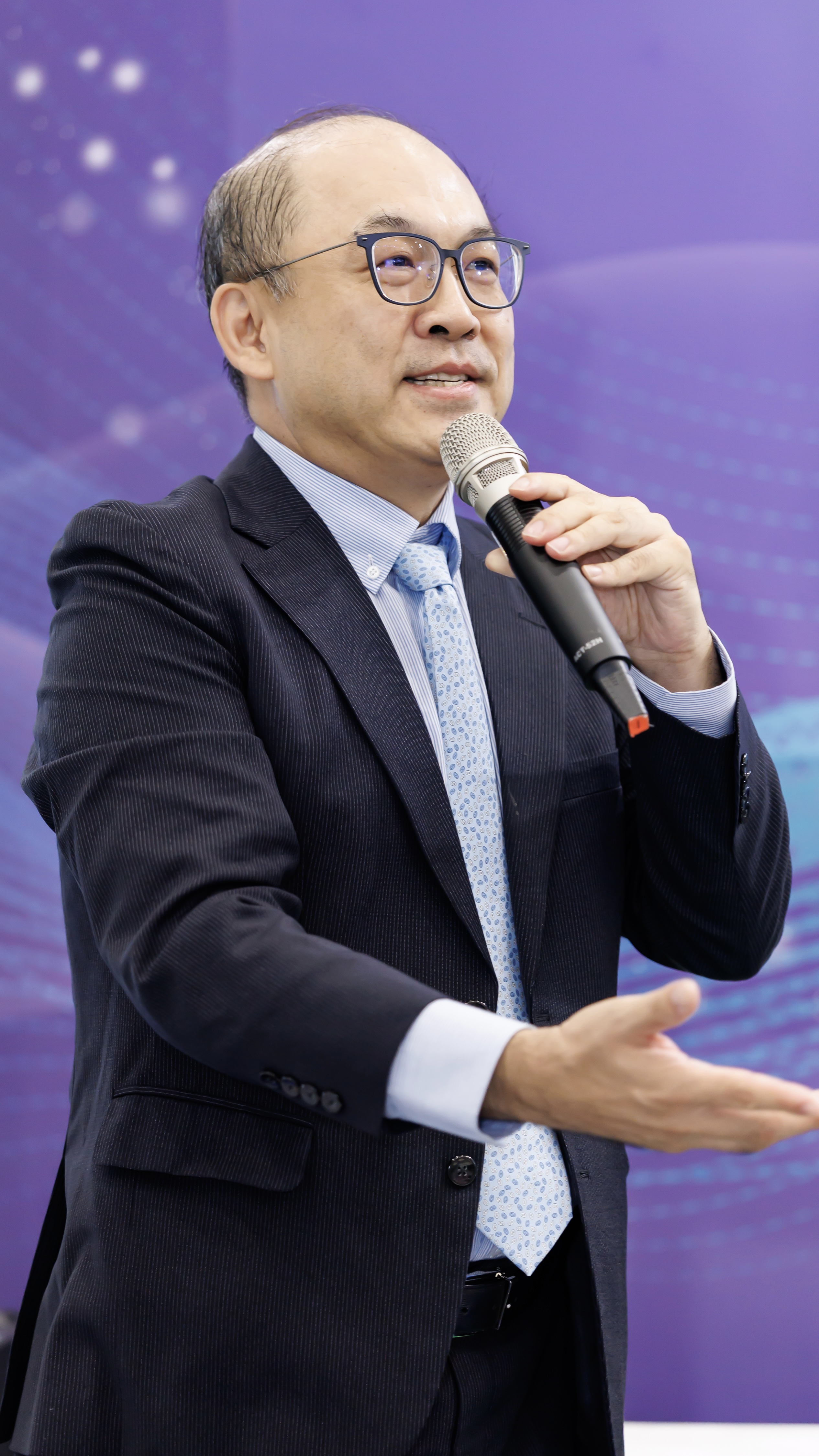 Director Hsu-Wei Fang delivers remarks on stage