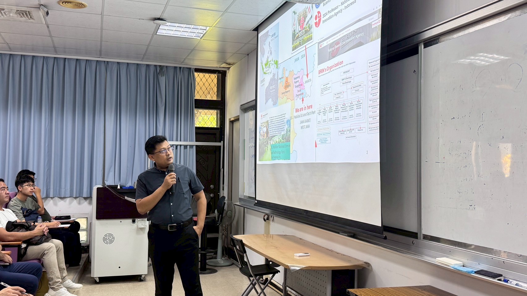 Prof. Andri Hardiansyah is teaching a class