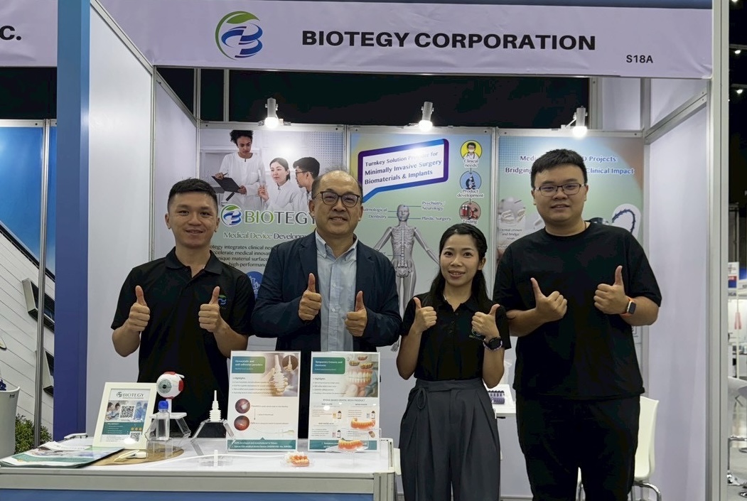 Group photo of the Center’s delegation at the exhibition booth