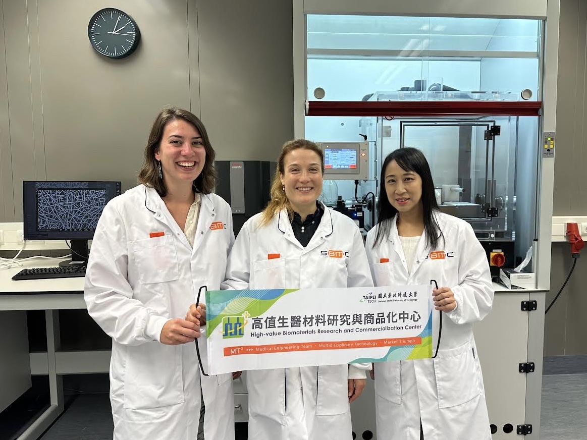 Assistant Professor I-Cheng Chen and laboratory members pose for a group photo while holding the Center's banner.