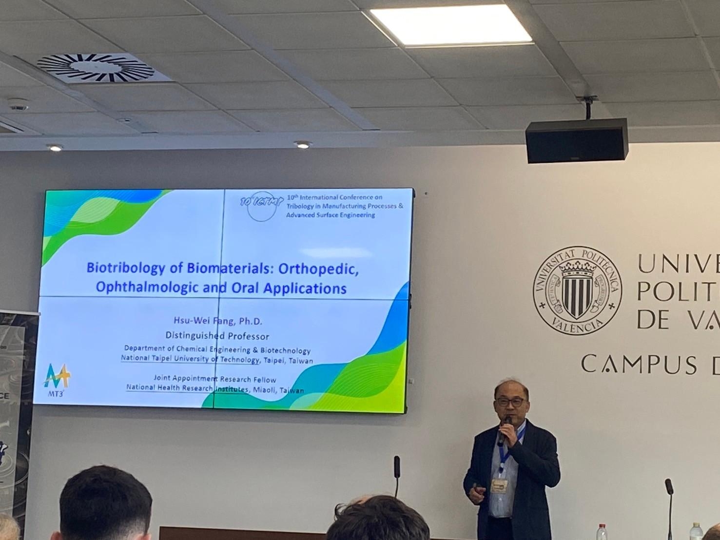 Professor Hsu-Wei Fang giving a presentation on his research findings on stage.