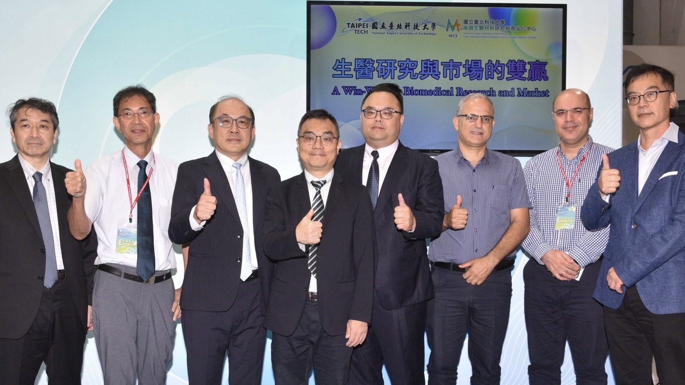 Group photo on stage at BIO Asia-Taiwan Exhibition 2024.
