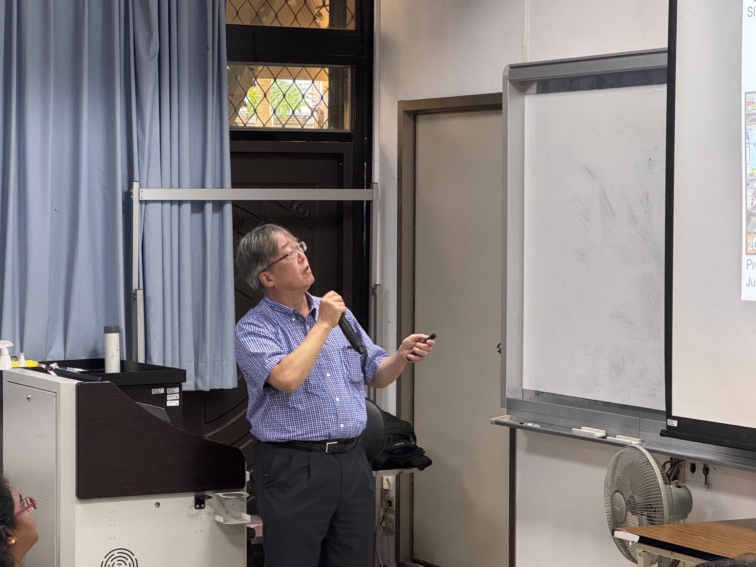 Dr. Naoki Matsuda shares his experiences on stage.