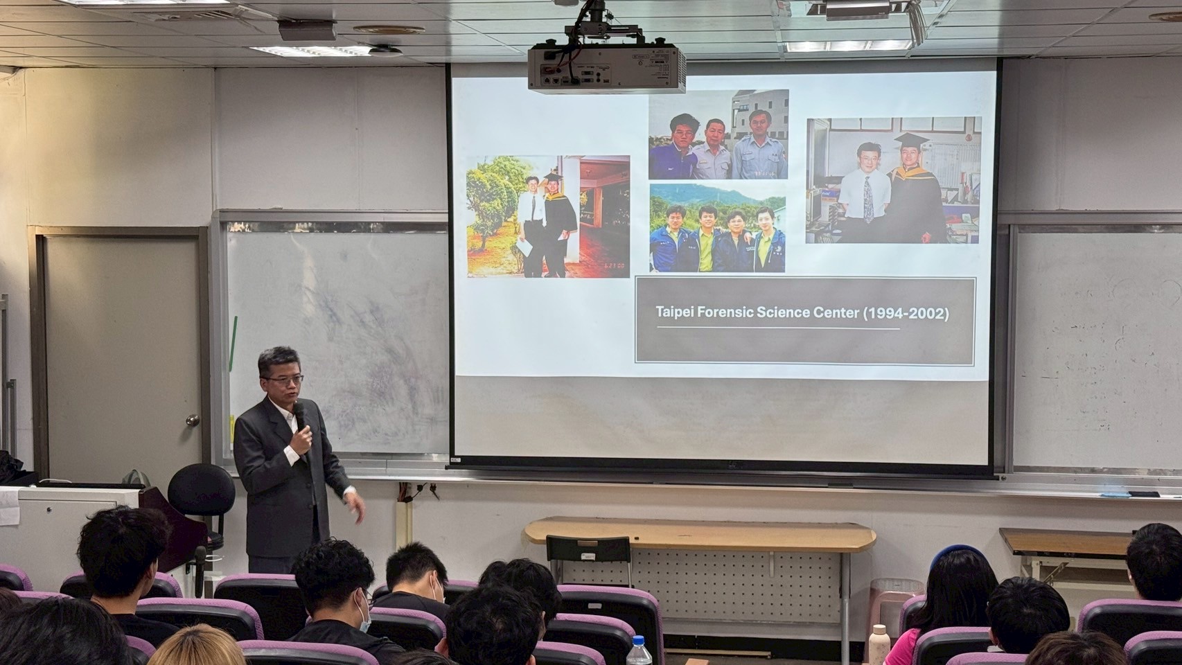 Prof. Yu teaching students in class 03