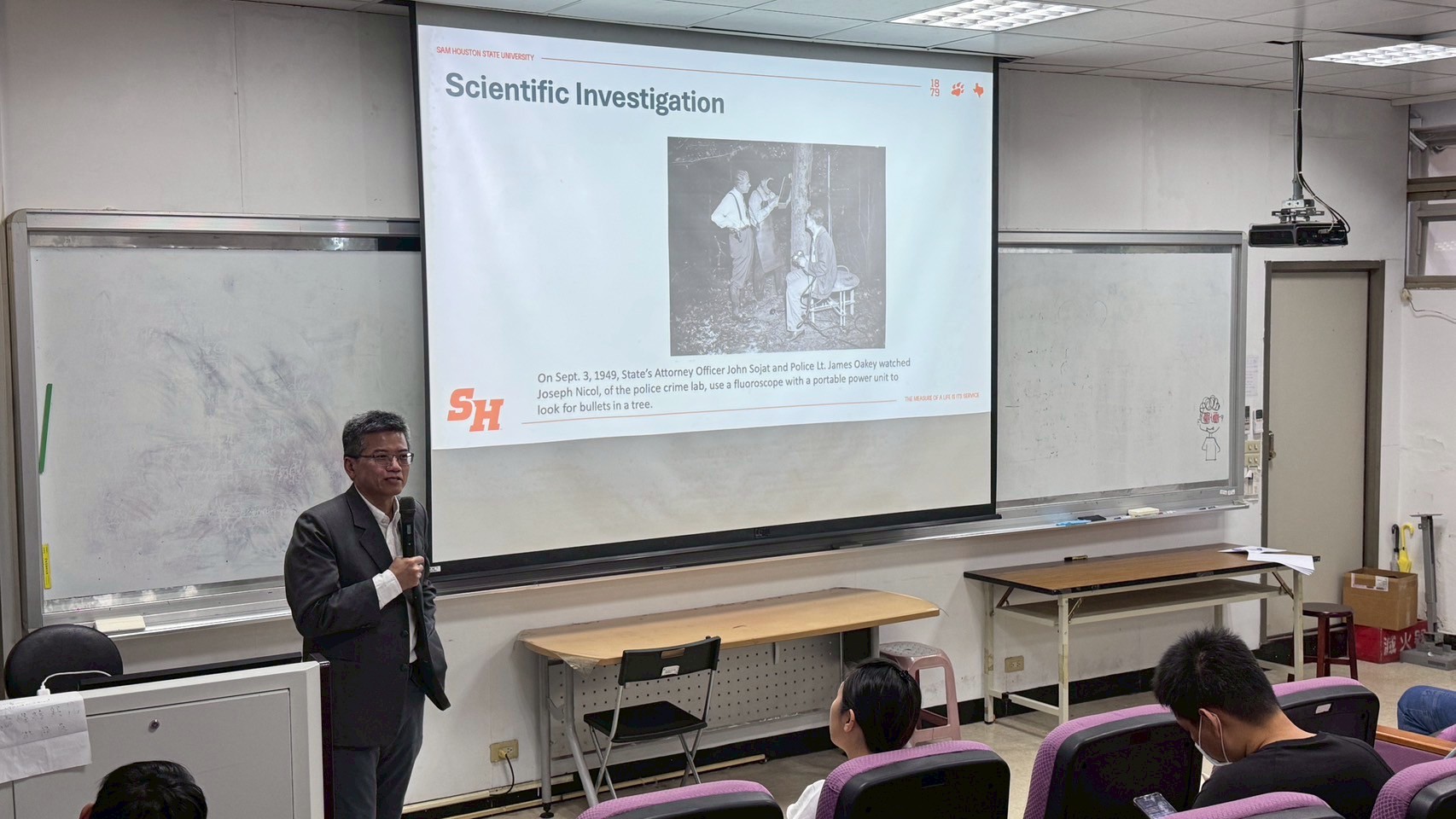 Prof. Yu teaching students in class 01