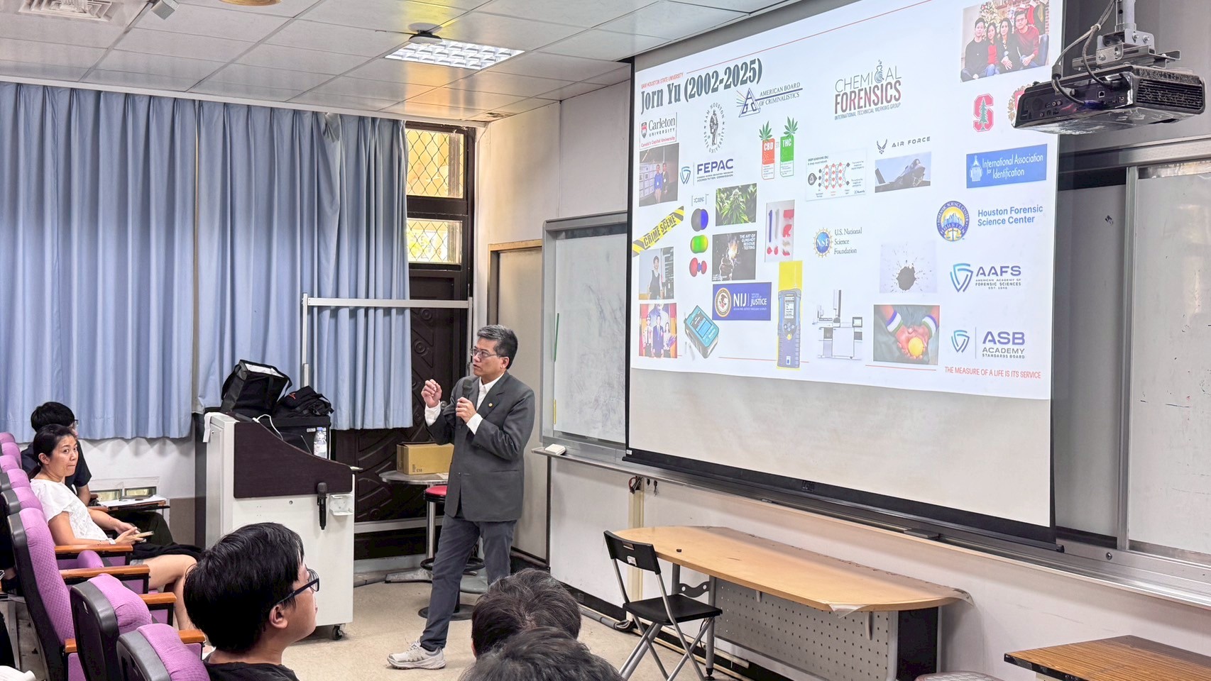 Prof. Yu teaching students in class 02