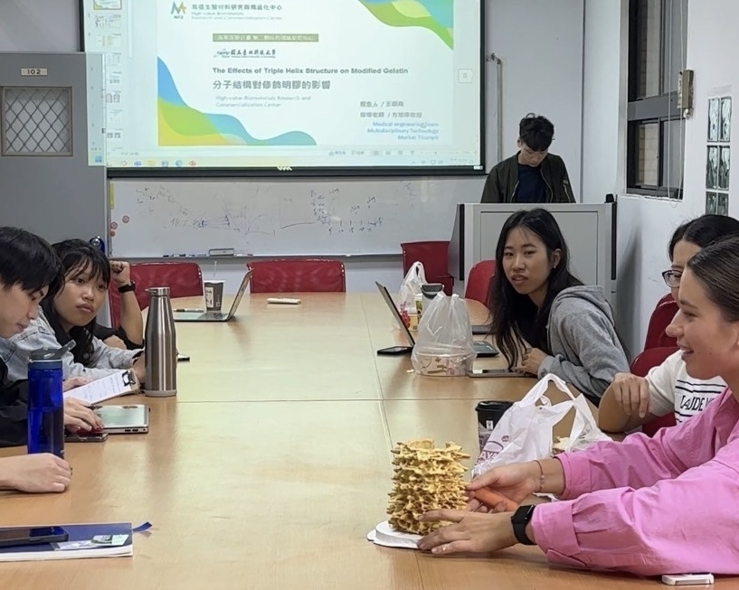 International exchange student Justina discusses and interacts with laboratory students