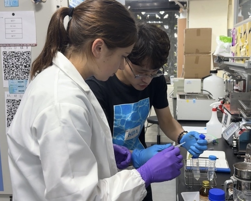 International exchange student Justina learns how to conduct an experiment