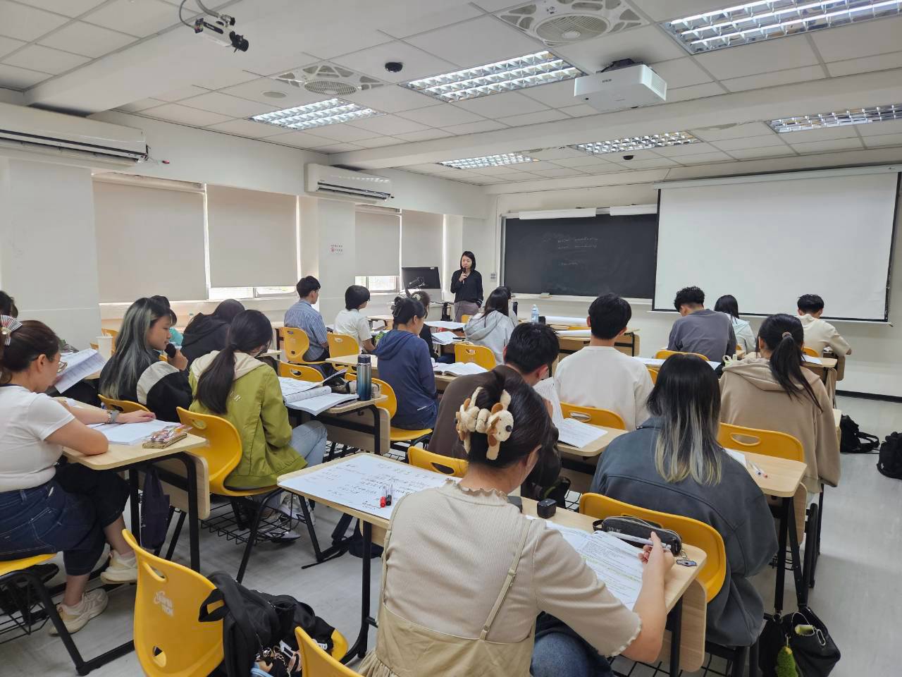 BSI講師正在台上授課