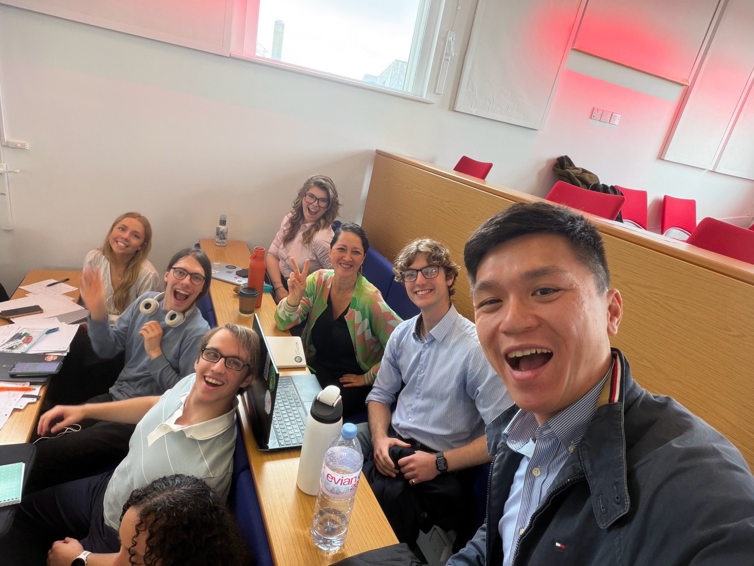 Exchanging ideas and sharing experiences with local graduate students